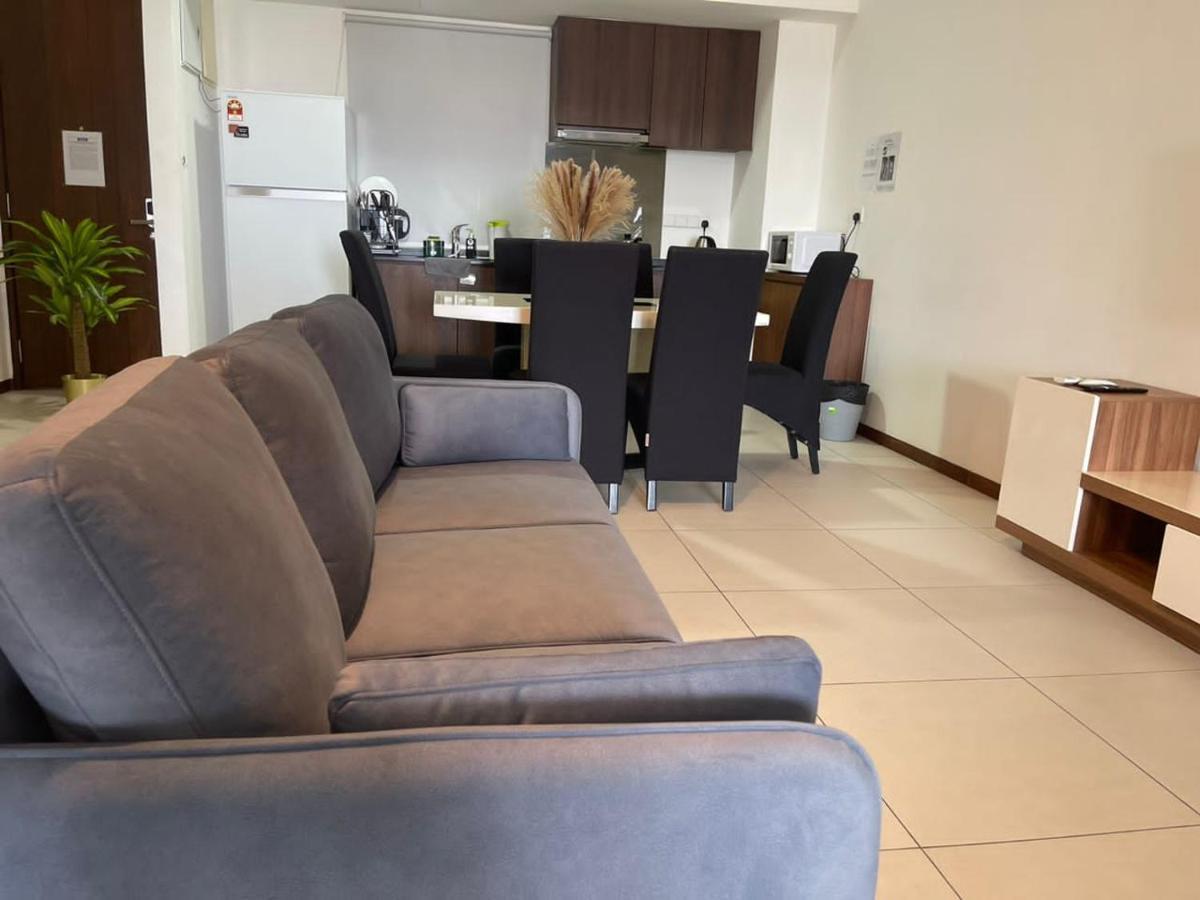 Deluxe Seaview Suite Twin Bed By The Only Bnb Tanjung Tokong Esterno foto