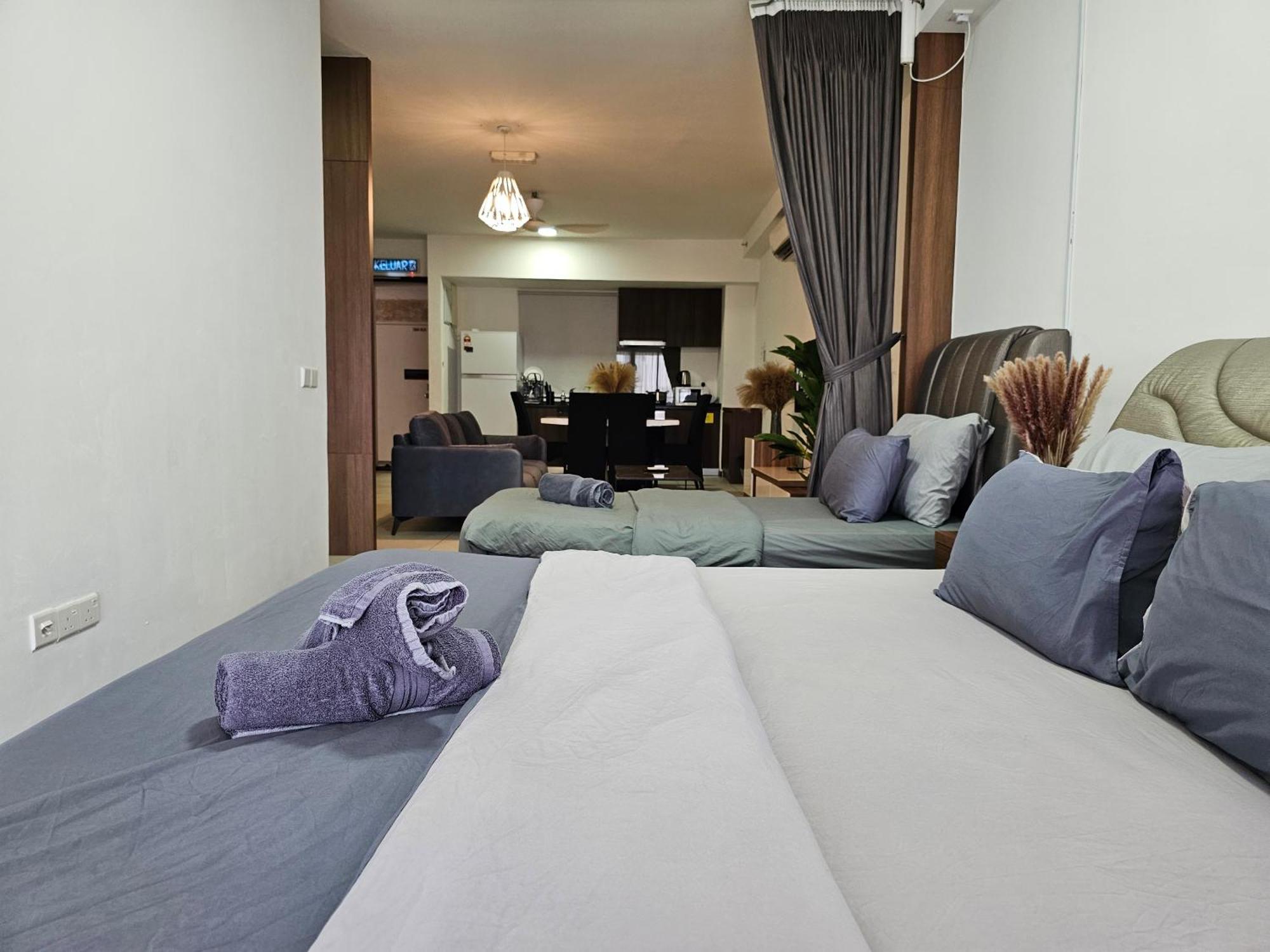 Deluxe Seaview Suite Twin Bed By The Only Bnb Tanjung Tokong Esterno foto